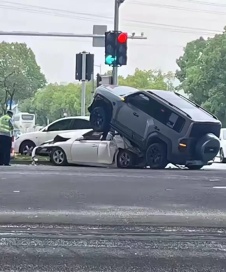 一直都觉得比亚迪在用心造车，也很努力地造车。车身结构，强度，和使用的钢材，都是