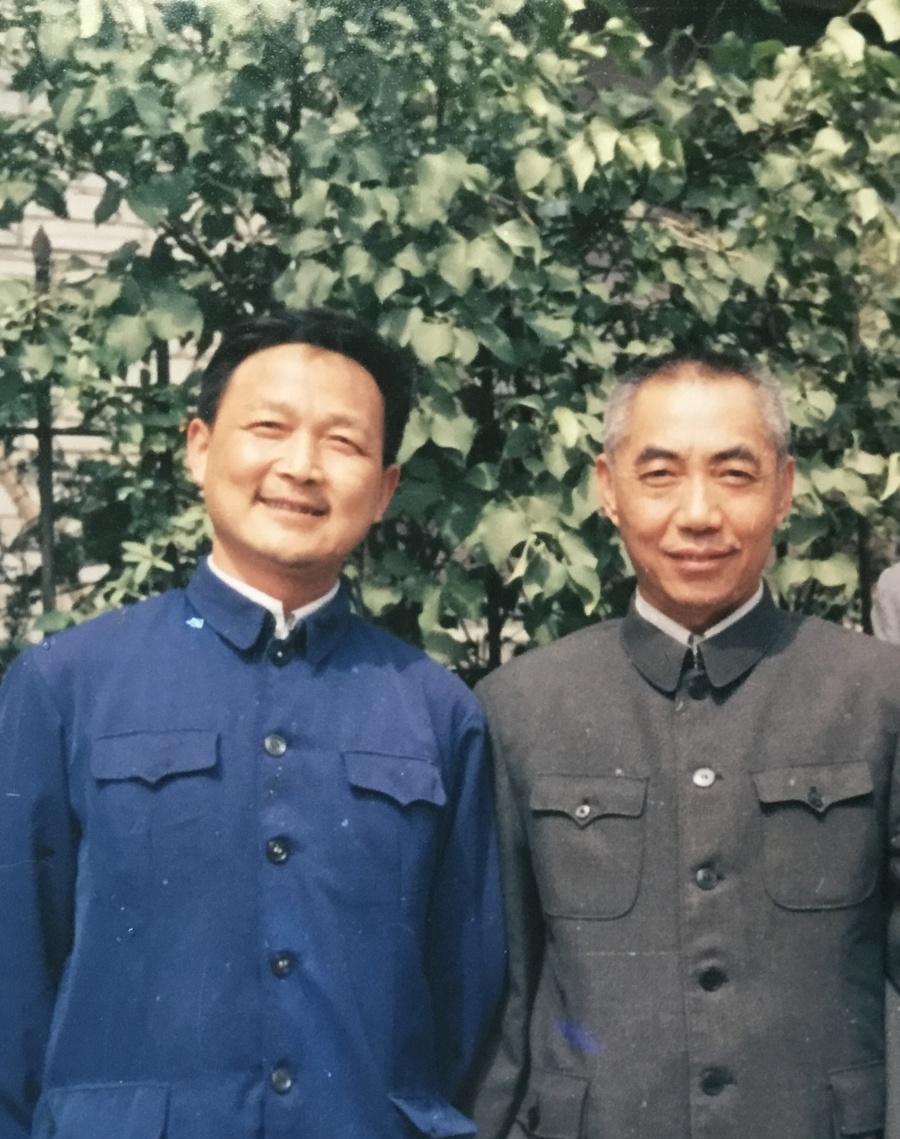 社会学家徐迟认为：“有些人对浩然的批判，不过是项庄舞剑意在沛公！《艳阳天》、《金