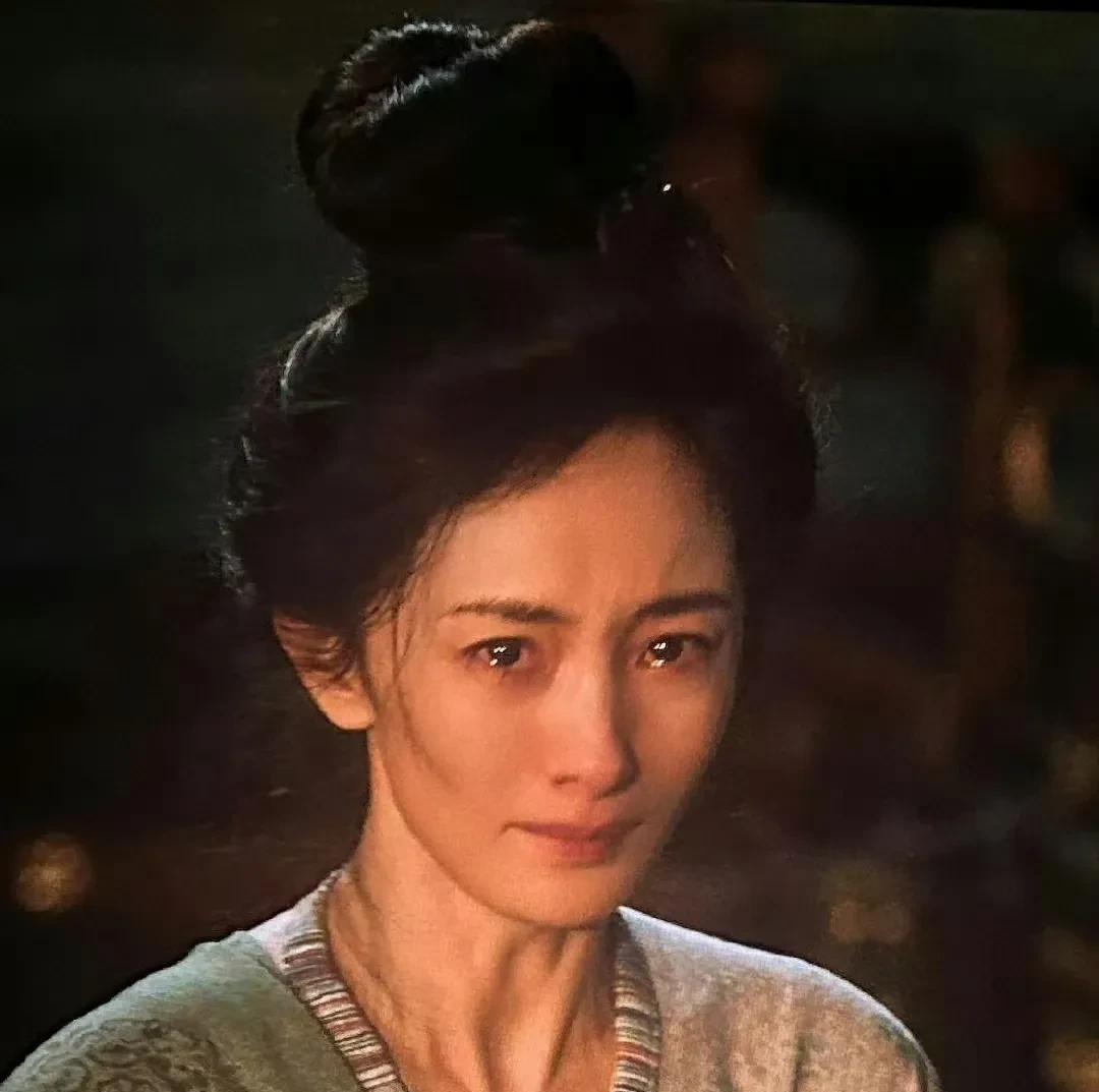 杨幂在《长安的荔枝》里面演技居然那么好，这完全是出乎我的意料的！虽然杨幂在上次