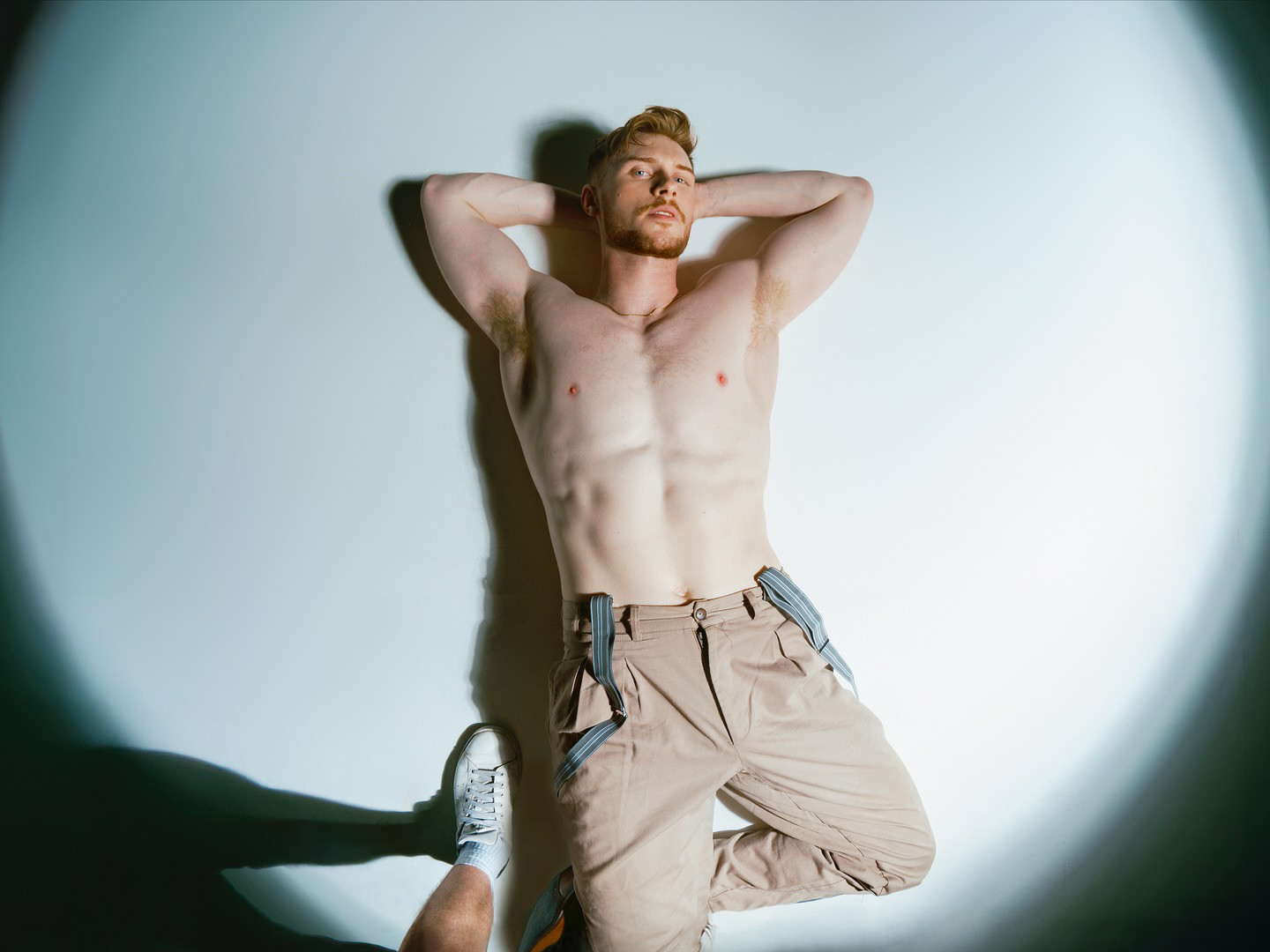 Netflix爆剧沙利文性感新写真！！