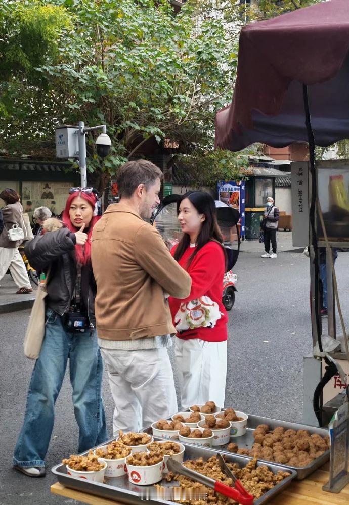 高圆圆综艺替身说漏镜头找替身补拍还合理点，灯光替身有点太扯了吧，综艺又不是拍