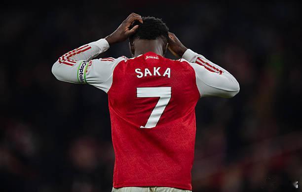 阿森纳如何用电影来形容现在的阿森纳呢？我们都看过很多偷金库的片子。目标是金库里