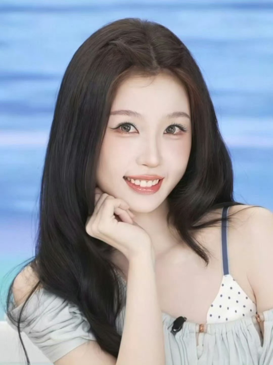 虞书欣今晚直播妆造虞书欣好甜好美虞书欣今晚直播妆造，虞书欣好甜好美呀！