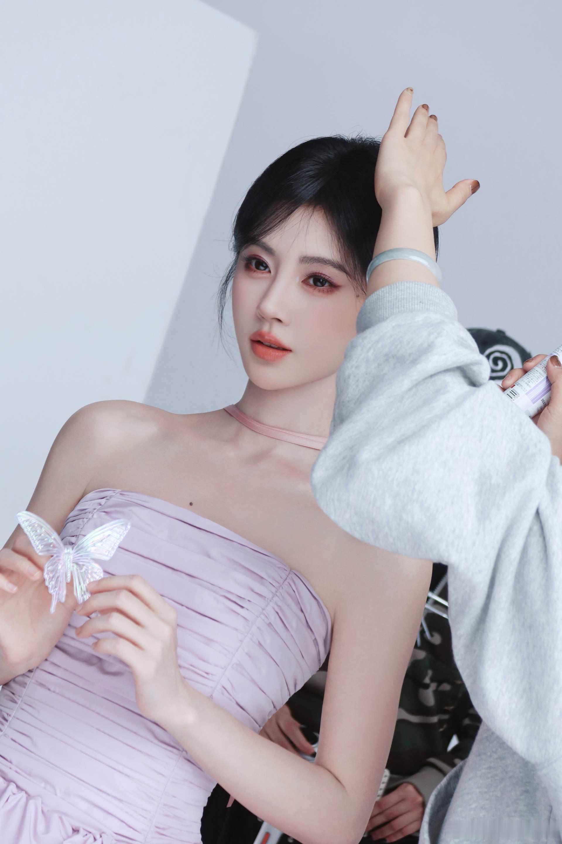鞠婧祎苏绿夏jjy鞠婧祎万花世界全世界就一个你​​​​