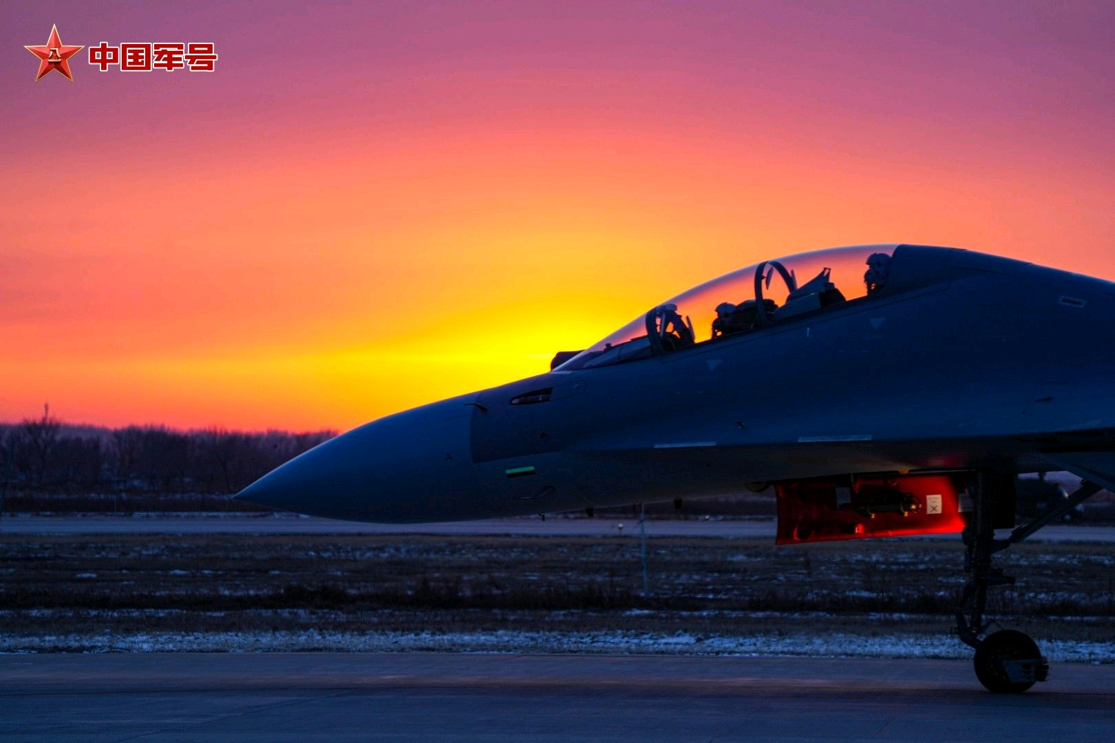 “北疆海东青”歼-16好图，老熟人又见该部歼-16D，外挂电战吊舱安排上烽火问鼎