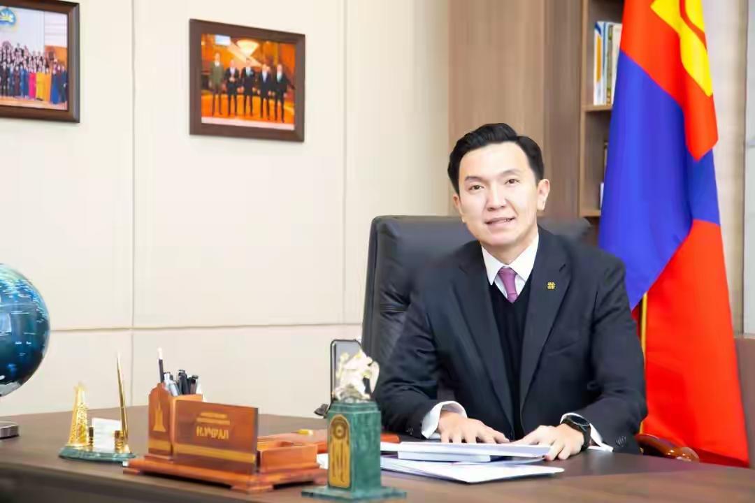 前脚中方决定于今年8月向蒙古国供应6000吨AI‑92号汽油。后脚蒙古国总理乌其