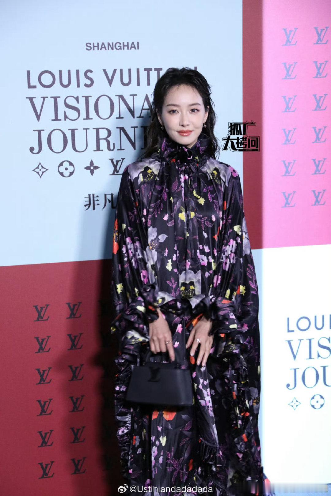 Lv代言人的妆造就正常很多尤其宋茜，美得很突出lv大秀明星LV大秀红毯生图​