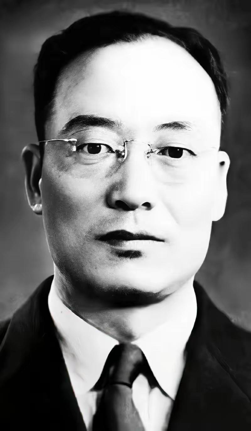 1994年2月，韩练成年2月，韩练成中将的儿子韩兢在澳门出差，特意去拜访父亲的老