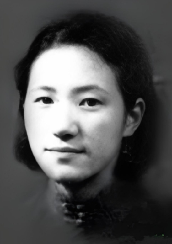 1934年，新婚后不久，才女作家苏青就撞见丈夫与表嫂约会，她隐忍不发，接连生下5