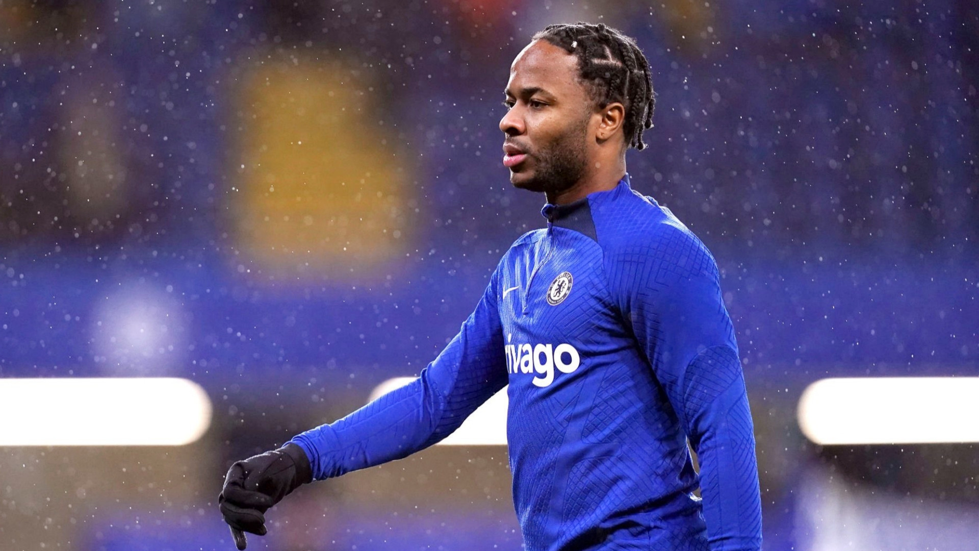 切尔西官方消息，俱乐部与31岁斯特林达成解约协议，球员正式离队。斯特林周薪32