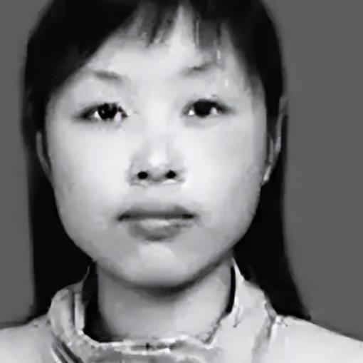 2008年地震，四川一21岁女老师被埋进废墟，身体断成三截，腹部被钢筋击穿，救援
