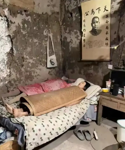 他竟然有女朋友！他竟然有女朋友