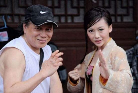 10个孩子的长子，他扛起全家时，弟弟妹妹还在穿补丁裤。梁小龙的童年没有玩具只有