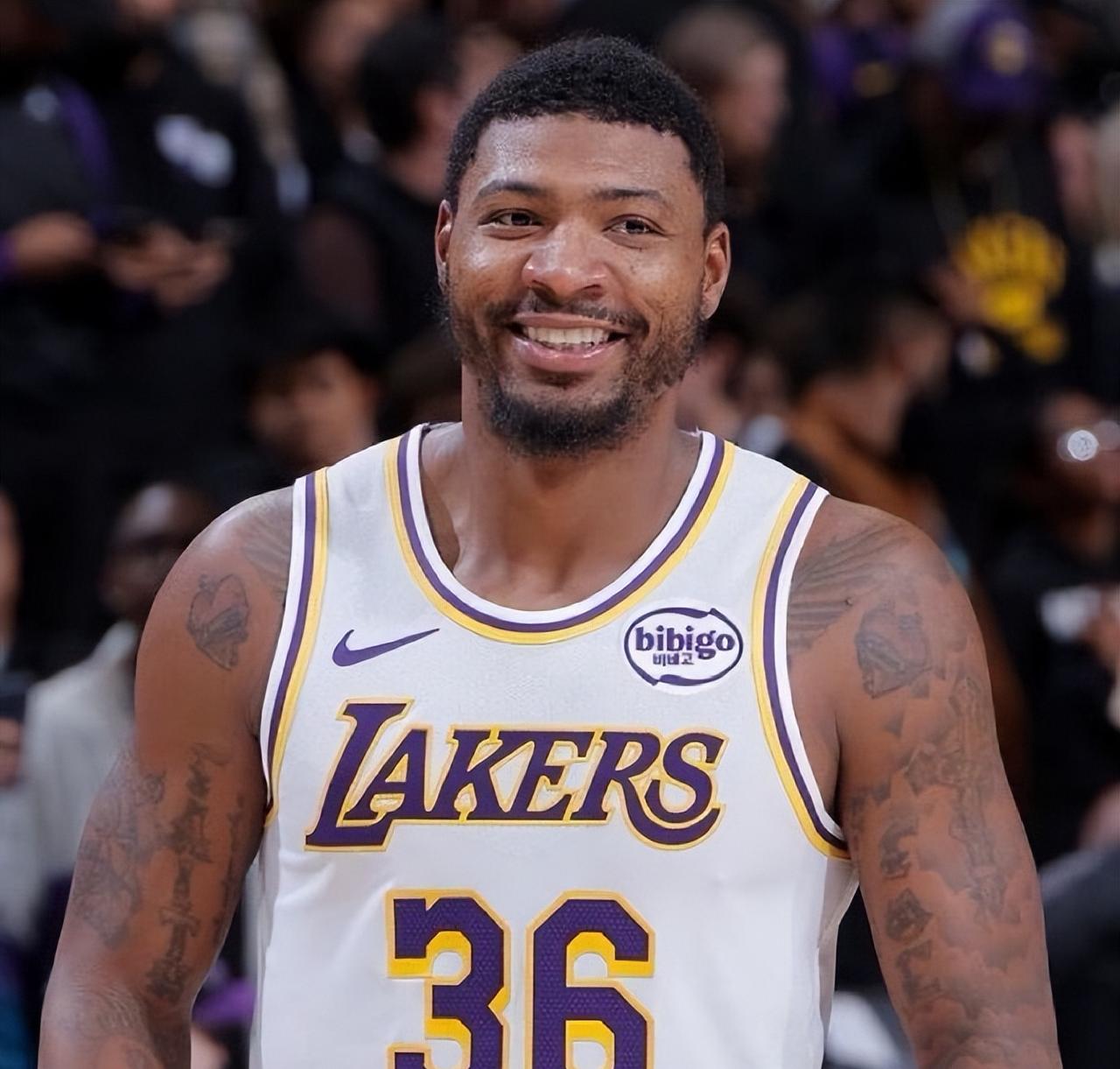 雷迪克谈斯玛特伤病：“斯马特一直感觉背部紧绷，他做了核磁共振检查，结果显示一