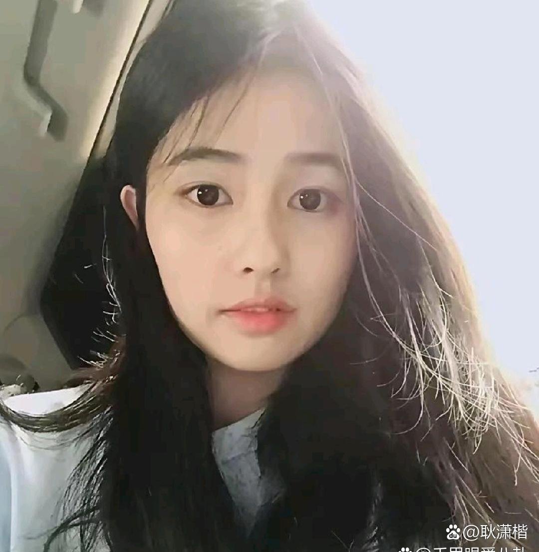 白鹿‎刚‎‎入‎行那会儿，‍‏﻿长‍‏⁠相确实挺邻家的，看着‍普普通通，没⁠⁠⁠