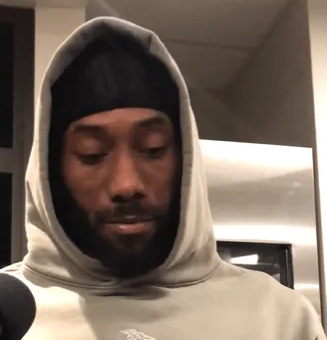 NBA常规赛，快船以118-135不敌湖人。赛后，科怀-伦纳德谈到了如何改善快