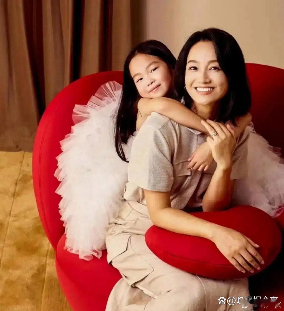 朱丹8岁小女儿终于亮相，看不出长得像爸爸还是像妈妈​​​