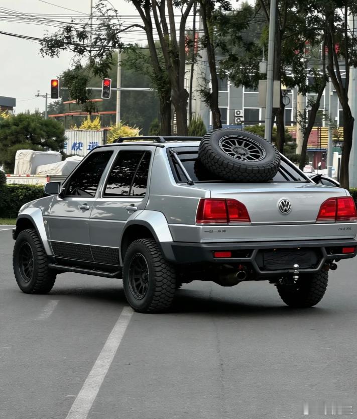 捷达也可以改成这样,把捷达改成达喀尔版的，总感觉哪里不对！