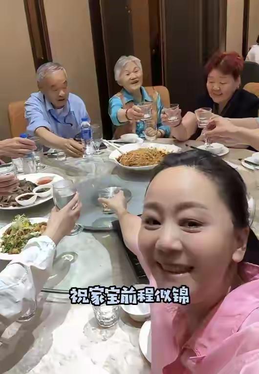 很喜欢王一楠现在的状态，没有各种博眼球矫情日常，普普通通，平时也没有过度打扮