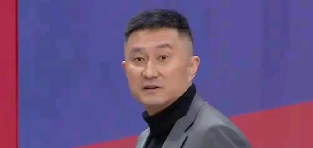 广东宏远主教练杜锋迎来了幸福的烦恼。随着国青当家二少陈家政和王洪泽正式上调广东宏