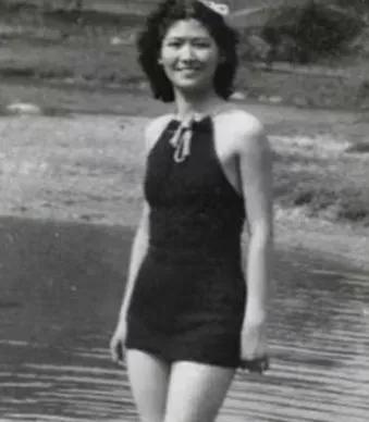 1914年，31岁的阎锡山，娶了14岁的小妾，洞房之夜，阎锡山对小妾说：“你躺下