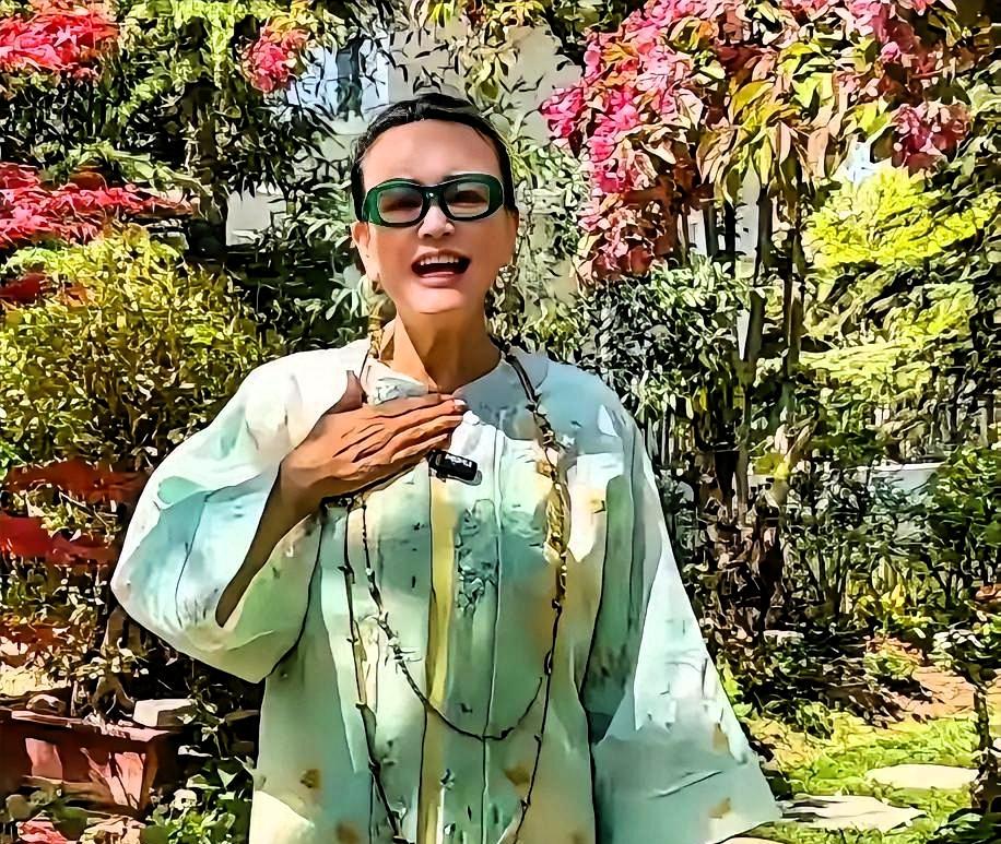 都在夸张兰拎得清，我倒觉得她是被骂醒的。孙子回北京那天，全网等着她开直播晒娃