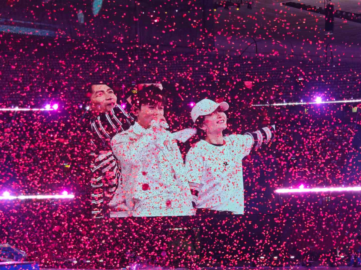 我给张杰谢娜拍的人生照片我给张杰谢娜拍的人生照片，谁懂谢娜最后一刻看向张杰的眼