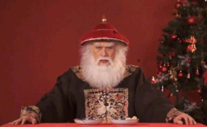 1665年，鳌拜打了女儿兰格格。夜里，他在女儿窗外，竟看到兰格格刚洗完澡，啥也没