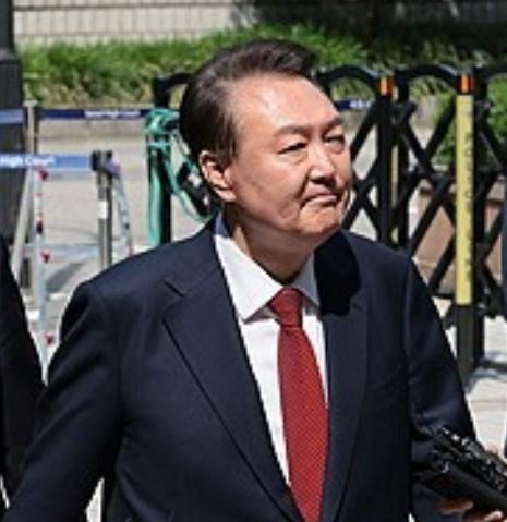 韩国前总统尹锡悦辩护律师尹甲根10日表示，将于11日向警察厅国家侦查本部提交意见