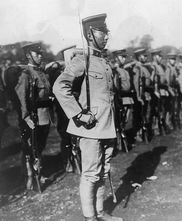 日本为什么不在北洋时期进攻中国？不是不想，是不敢。1916年，袁世凯死了。北