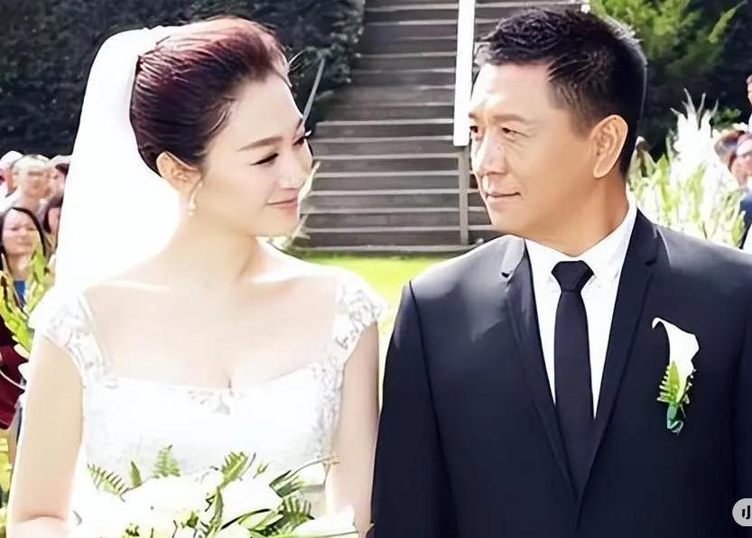 李小冉是不会离婚的原因很简单不是她老公徐佳宁资源好，又有钱，而是因为她老