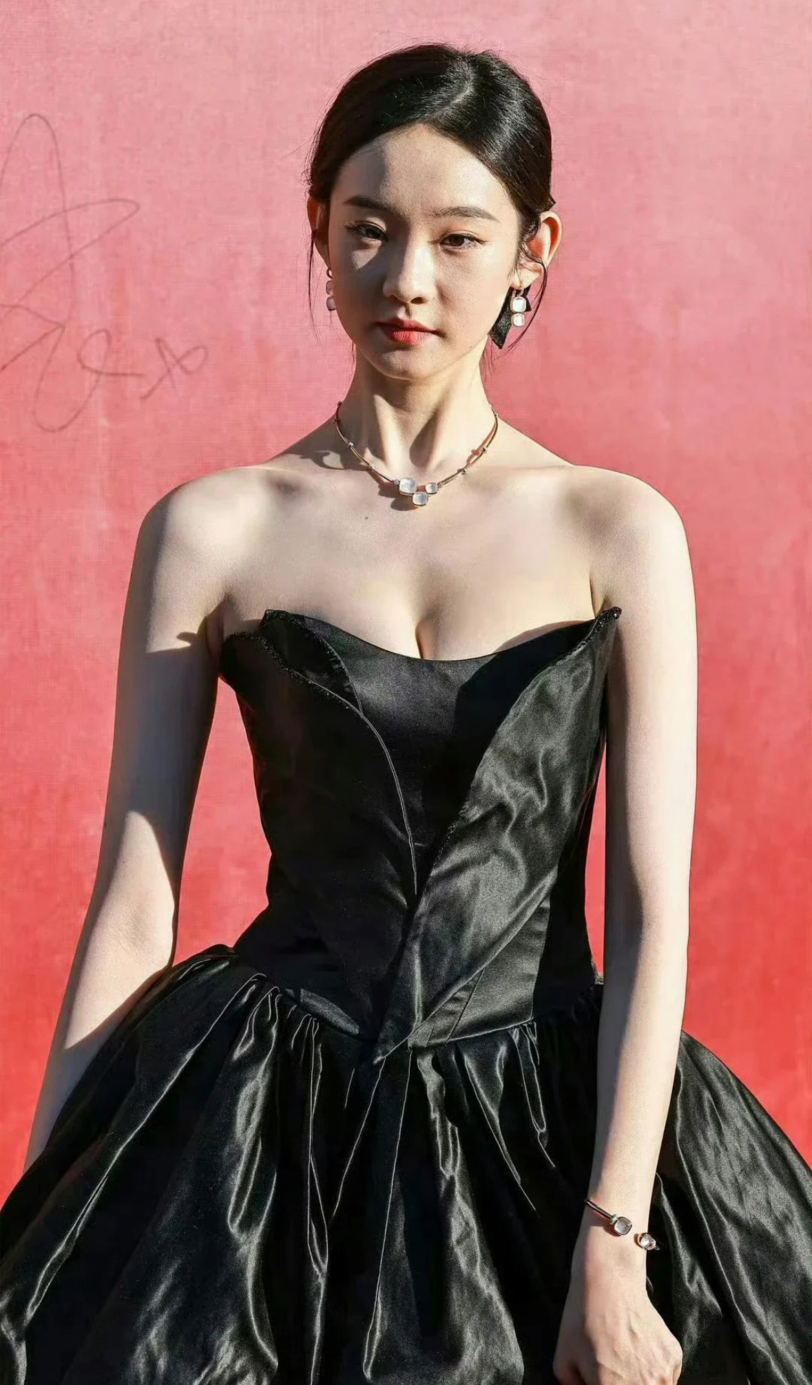 张艺凡黑天鹅生图，好标准的东方美​​​