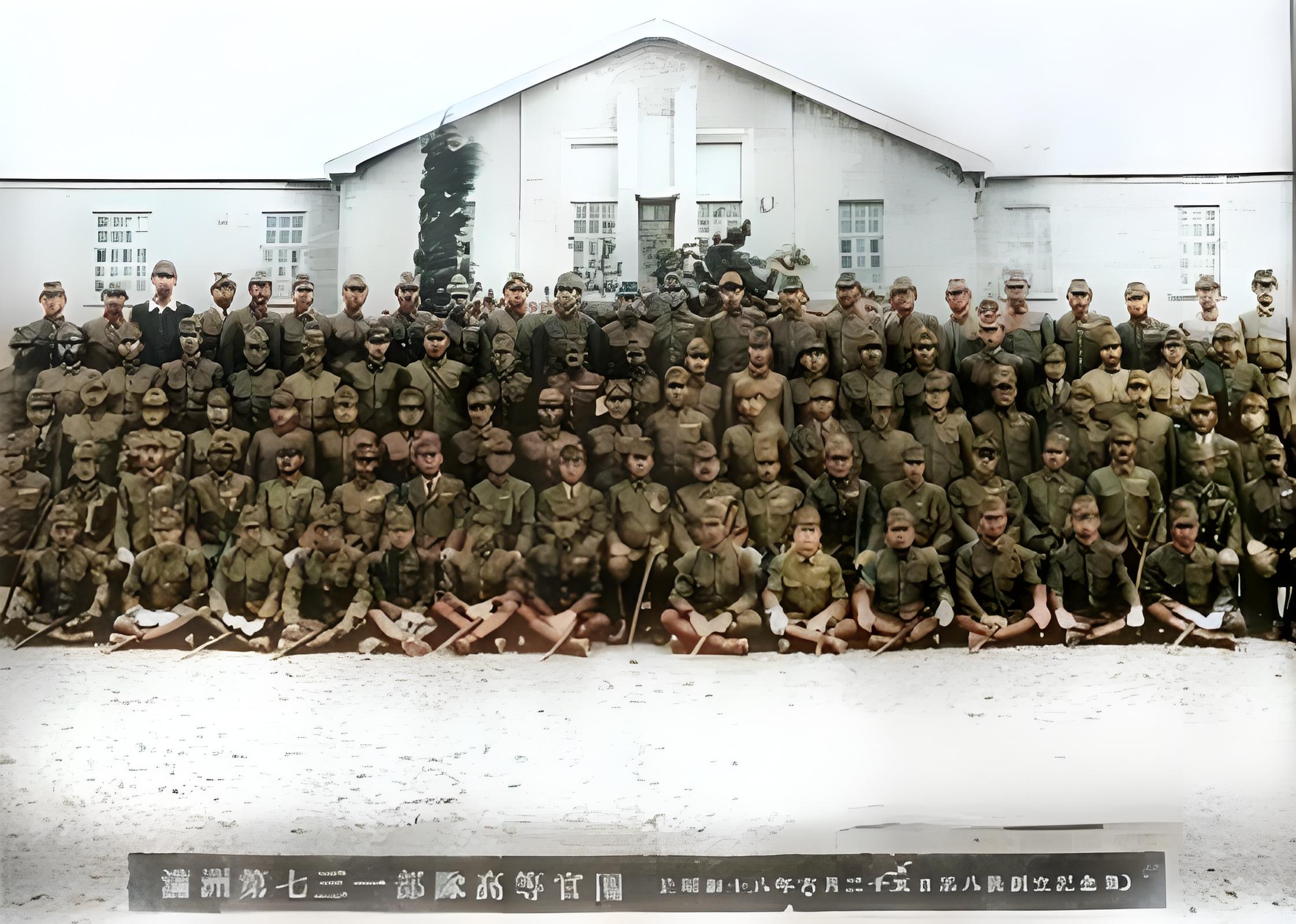这是日本关东军第七三一部队（简称731部队）高等官的合影，拍摄于1942年，是