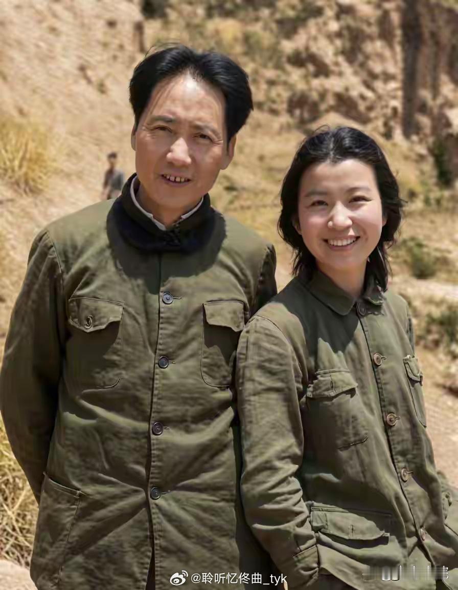 延安时期的一张珍贵合影（修复上色），很多人应该都是头一次见。