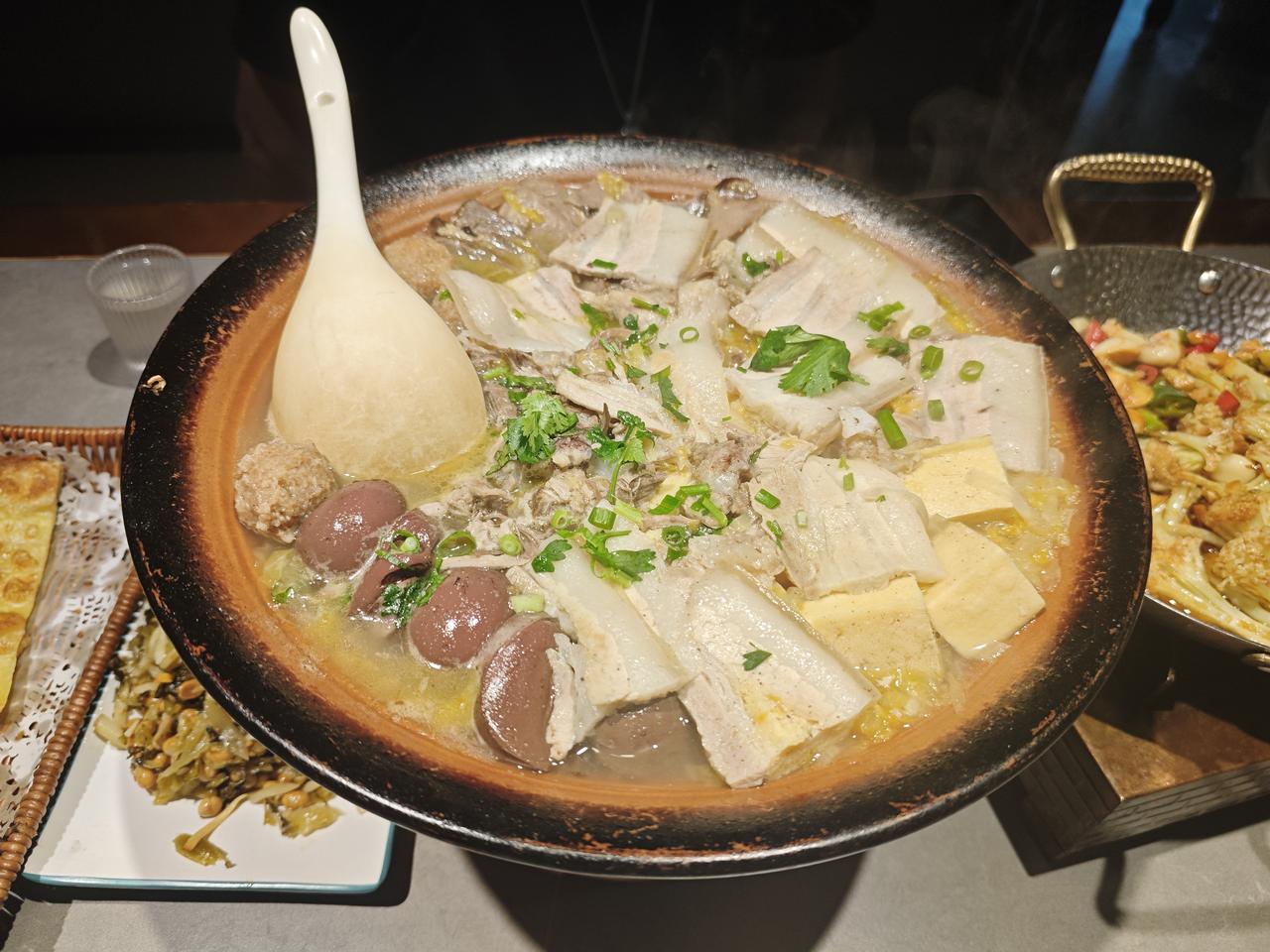 葫芦岛的杀猪菜离开山海关，进入葫芦岛，我们也来个现代人的“闯关东”，感受一下