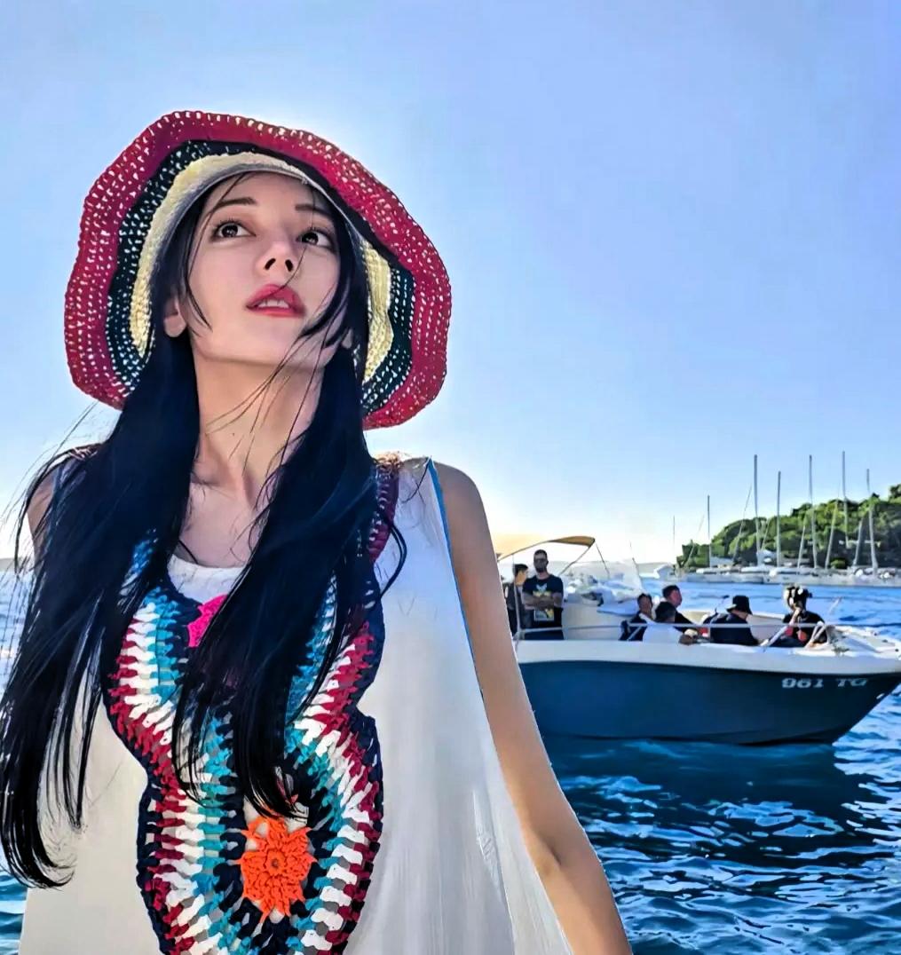 别再说读书没用了！你看迪丽热巴，同样是报平安，她的回应直接惊艳众人。最近国际