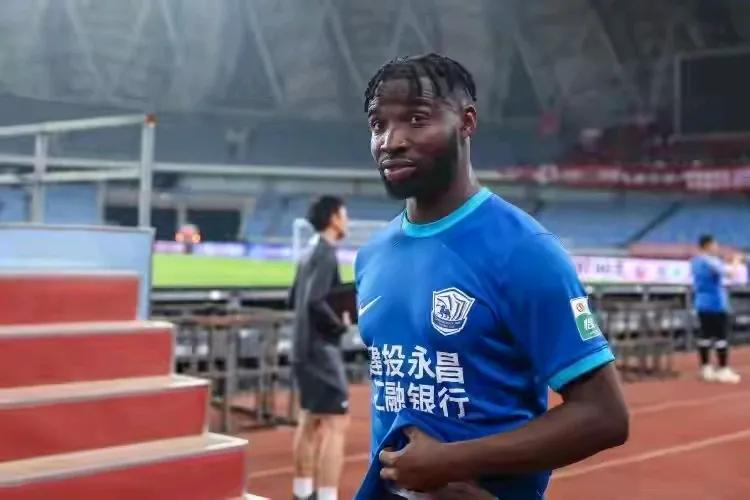 可怜泱泱大国竟然没有十一人能踢球[抠鼻]