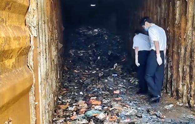 太坏了！浙江宁波，一海关对入境集装箱检查中发现，说是空箱子，重量却不对，打开一看