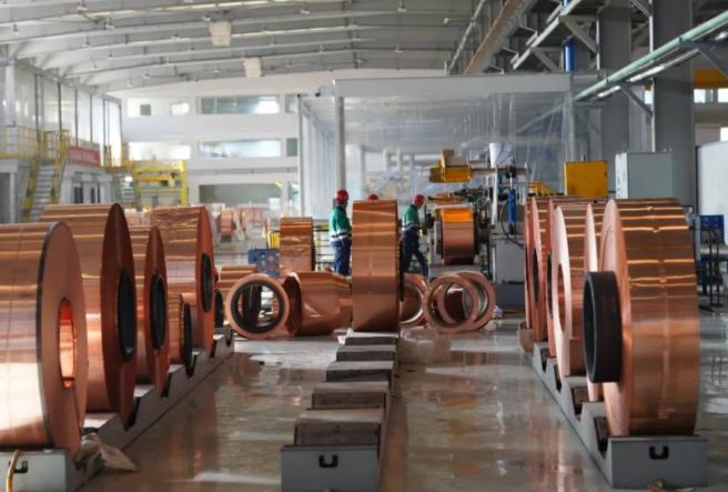 美国这次蒙了，最近美国大量囤积了铜，把铜价炒上天去了，可美国万万没料到，中国根本