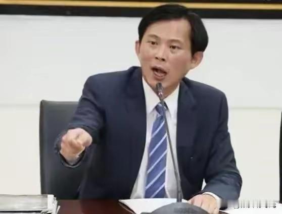 针对“彰化谢典霖父子被羁押禁见”，民众党主席黄国昌对此表示，他对此事不了解，所以