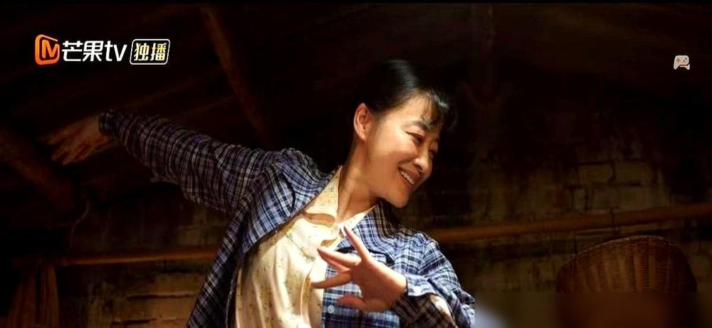 央视大剧收视破二，你却漏看了最野的一幕。一个带仨娃的穷钳工端着铝饭盒死缠烂打，硬