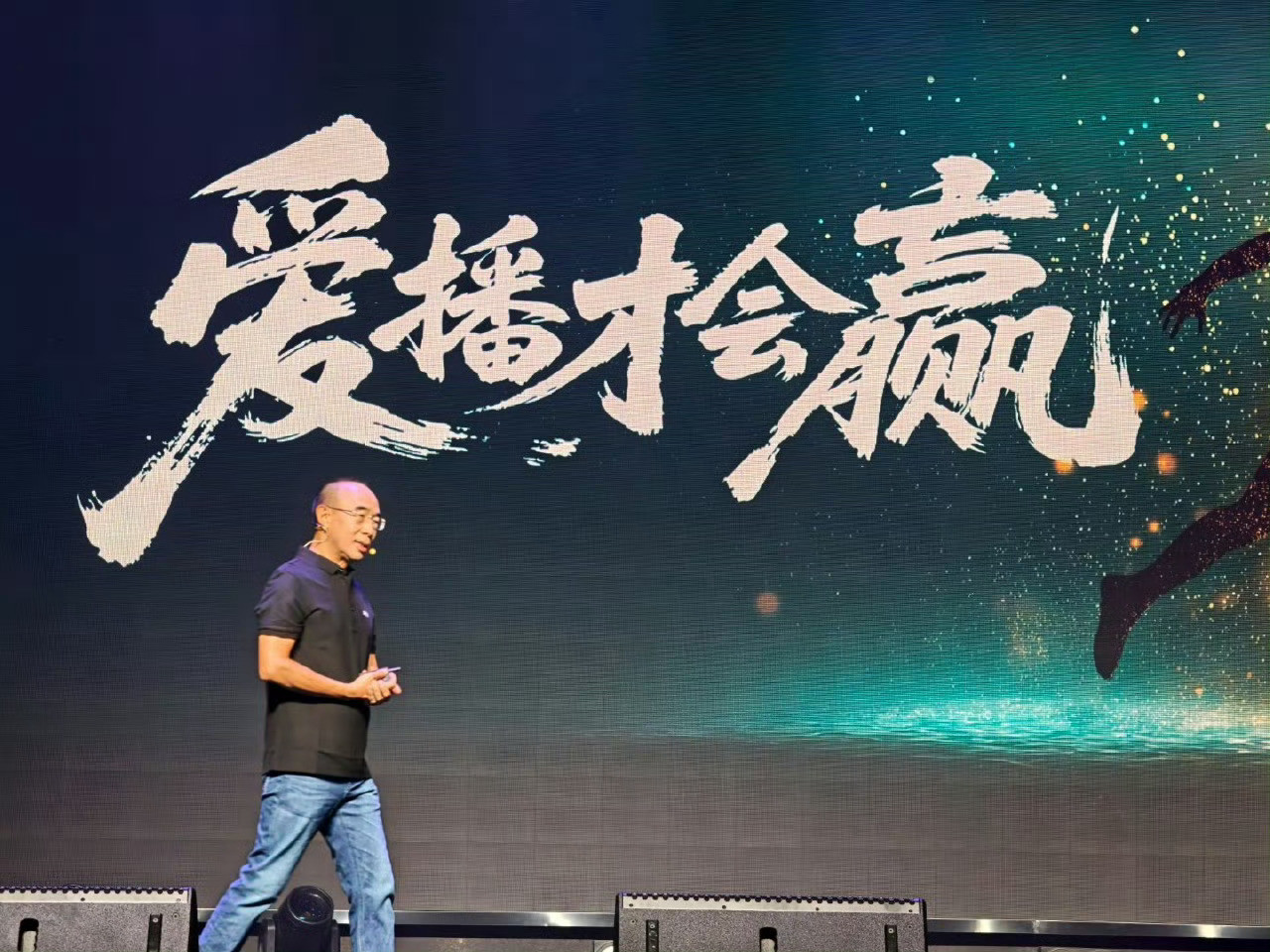 就在刚刚，前魅族COO白永祥投资的视熙科技公司发布了一个爱播直播神器，专为直播而
