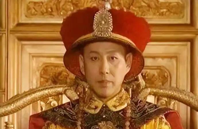 清朝，也只有康熙和雍正，还勉强能说一声“明君”其他人都不算什么！康熙本人，各种西