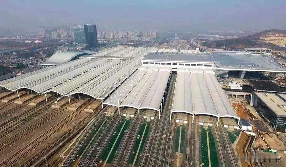 谁将会是山东第一个拥有9台20线及以上的普通地市高铁站。9台20线的高铁站规模