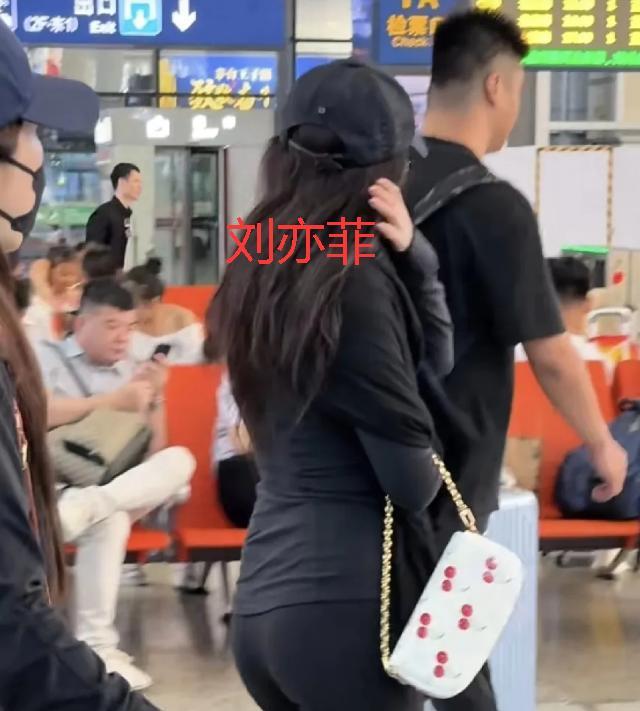 刘亦菲的身材，松弛感太强了！刘亦菲从来不随大流，对好身材她有自己独特的见解，不