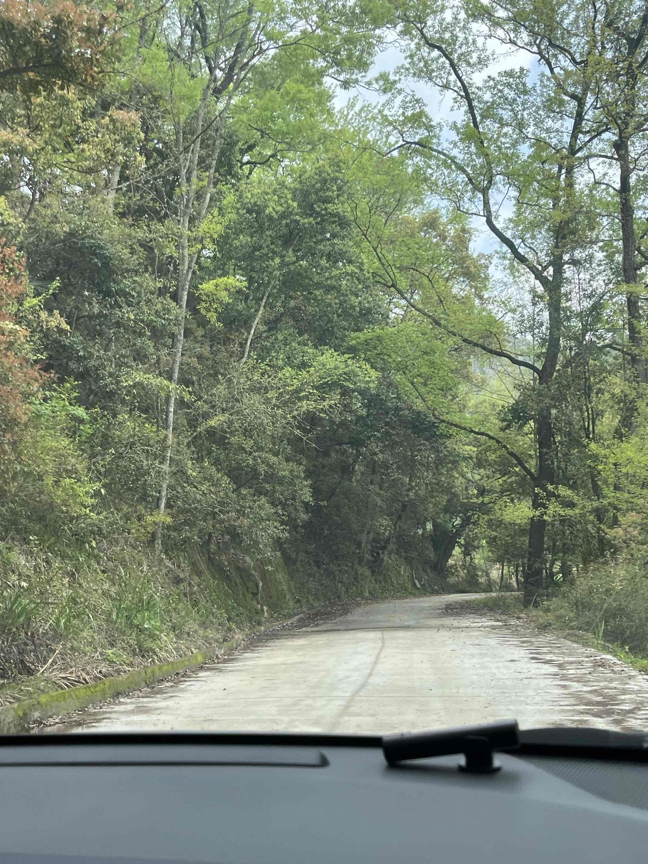 一个有意思的现象。有些人，一提到有钱人，就咬牙切齿。说他们为富不仁，说他们钱