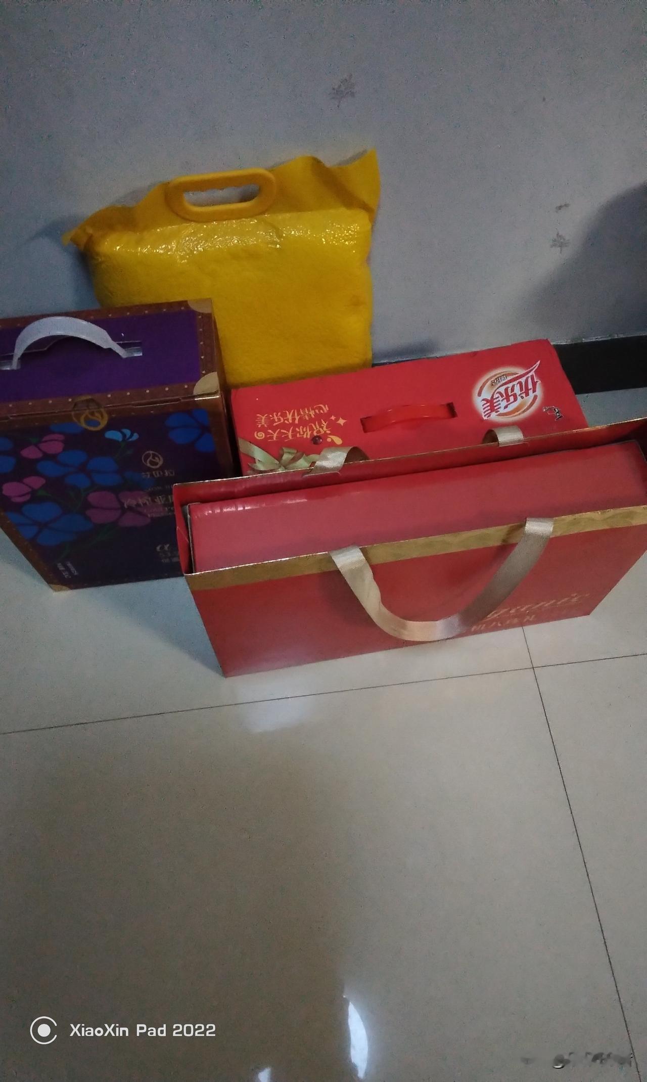 老公的二姑和婆婆之前有点不愉快，已经一年不来往了。今年节前也没来，所以婆婆说今年