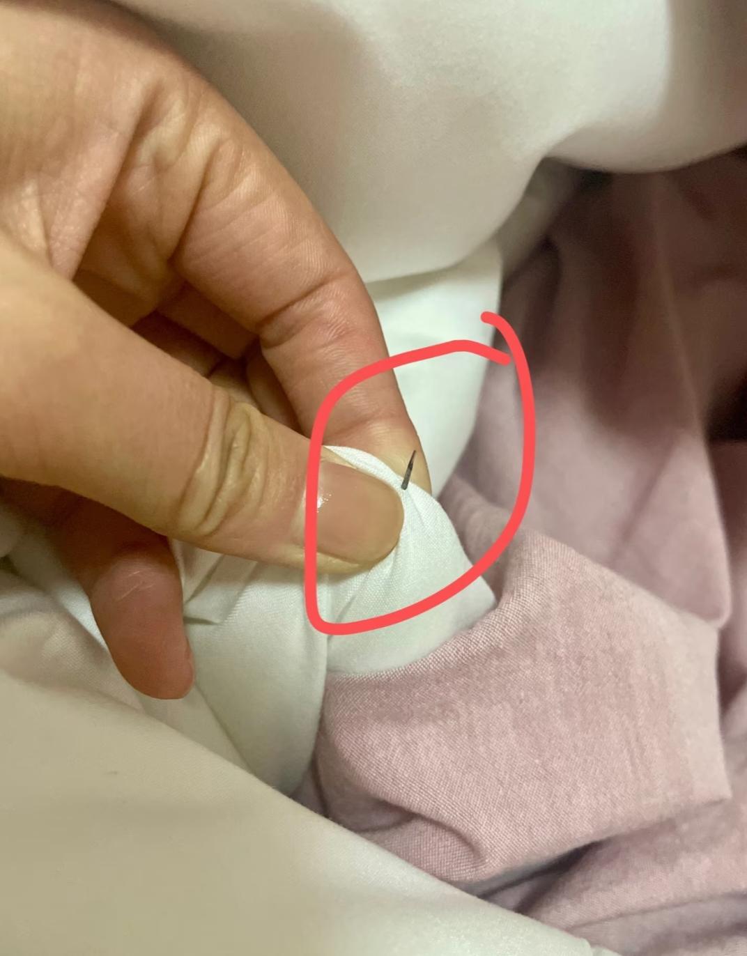 你们说这事奇怪不奇怪?多年前上初中的时候，我同桌的同桌，一个有点邋遢还经常咳嗽