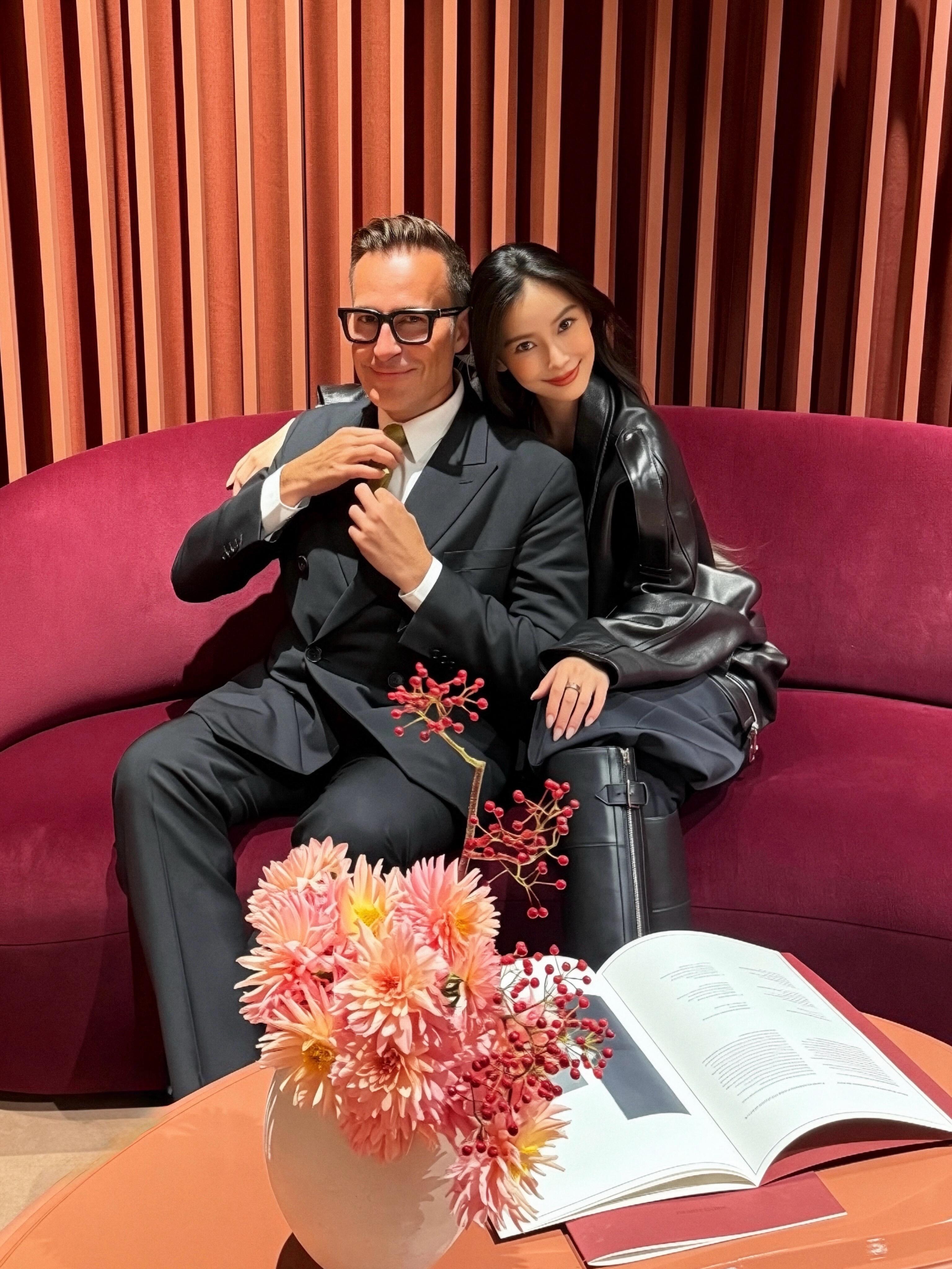 Angelababy与爱马仕总监Michael的合照📸​​​