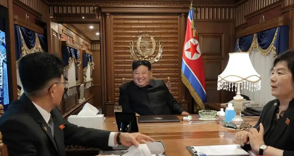 金正恩启程！坐防弹专列来北京！路程超20小时！9月1日下午，朝鲜领导人金正恩乘专